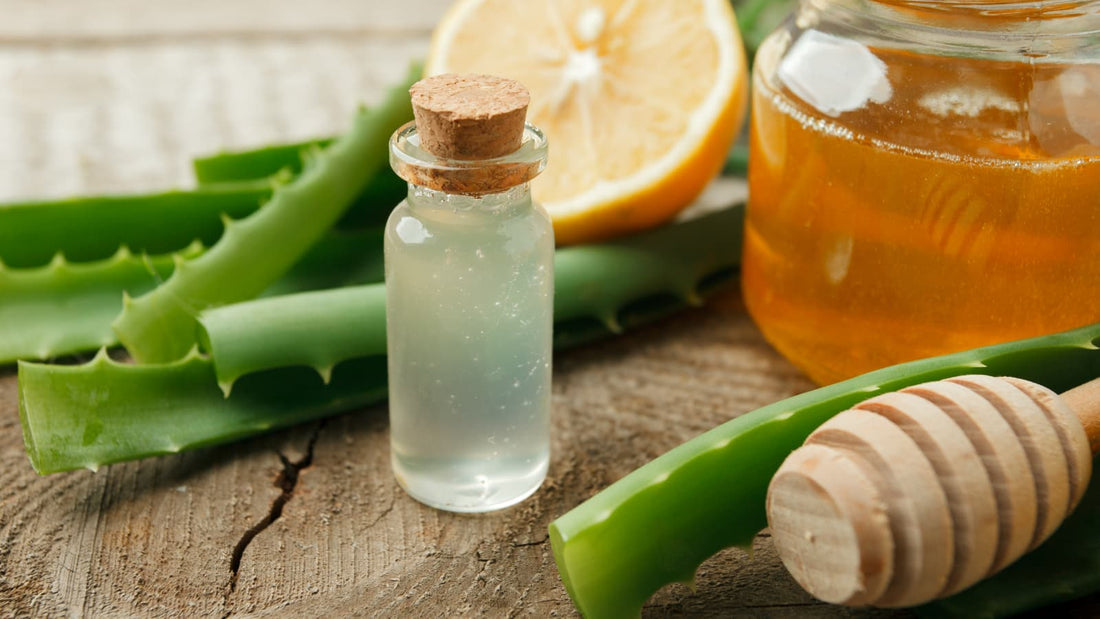 Hausmittel gegen Pickel: Aloe Vera, Honig und Zitrone